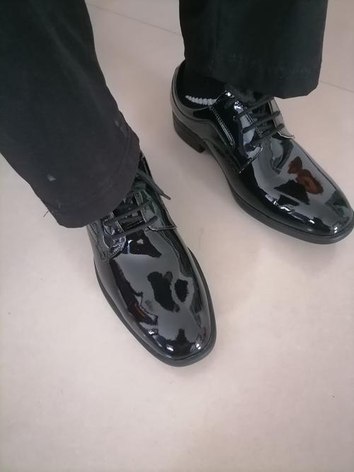 漆皮皮鞋怎么搭配衣服