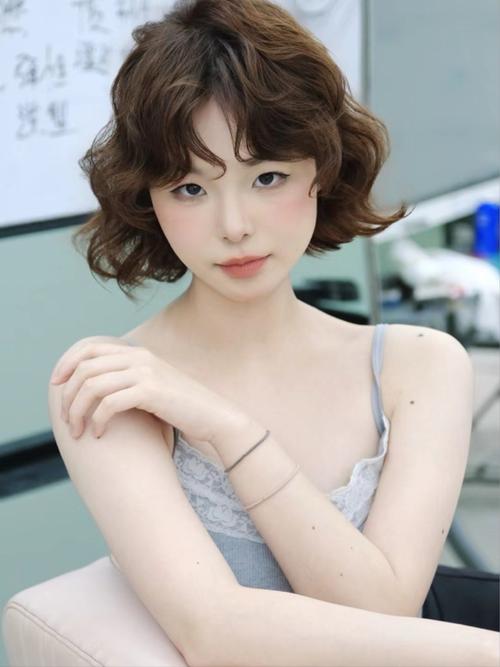 鹅蛋脸适合什么卷发