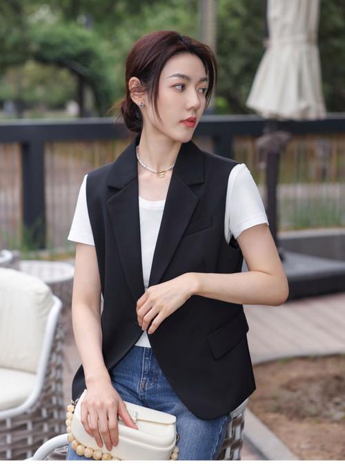 冬天西装马甲怎么搭配图片女生
