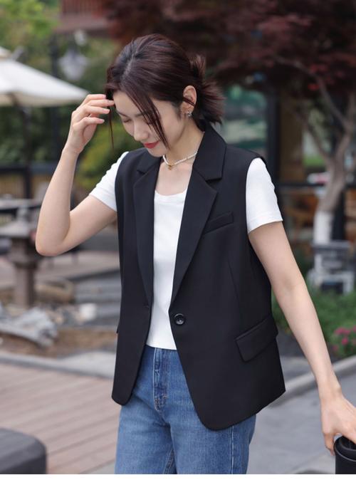 冬天西装马甲怎么搭配图片女生