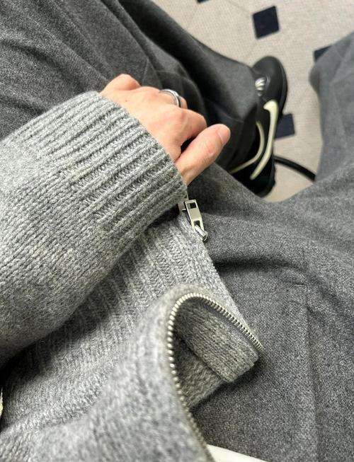 灰帽子怎么搭配