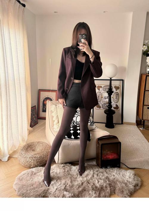 丝袜在冬季怎么搭配衣服图片