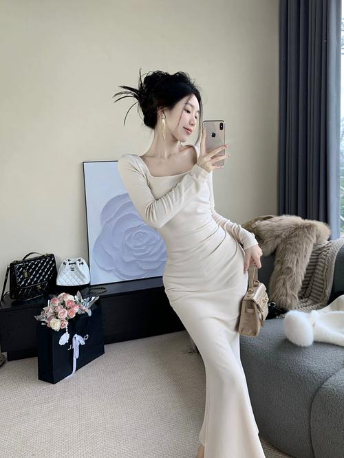 针织裙连衣裙怎么搭配好看