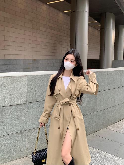 卡其大衣里面怎么搭配图片