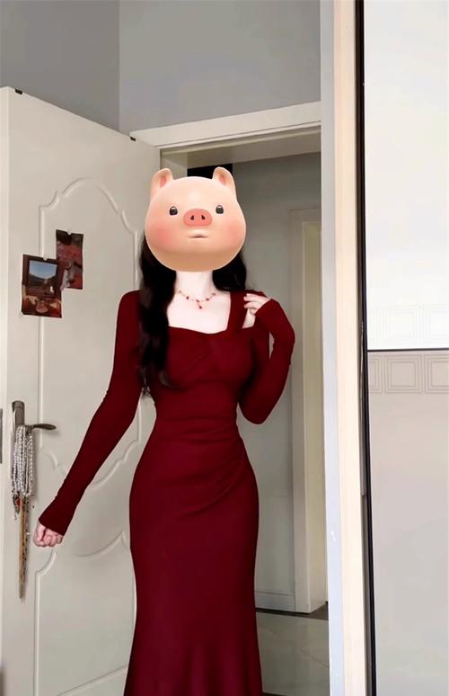 冬季打底红色连衣裙怎么搭配什么外套好看