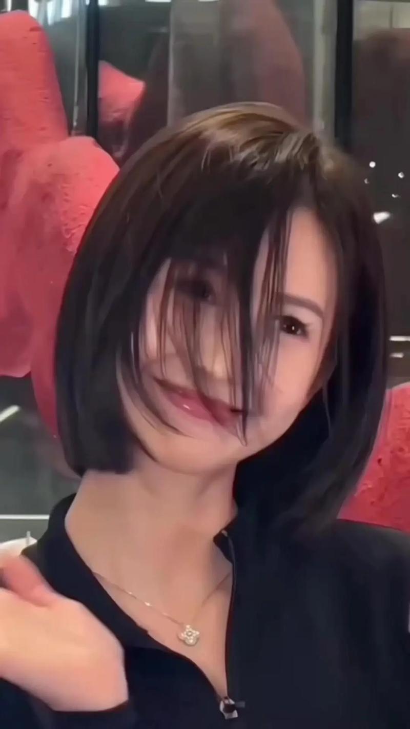 方脸适合什么样的发型