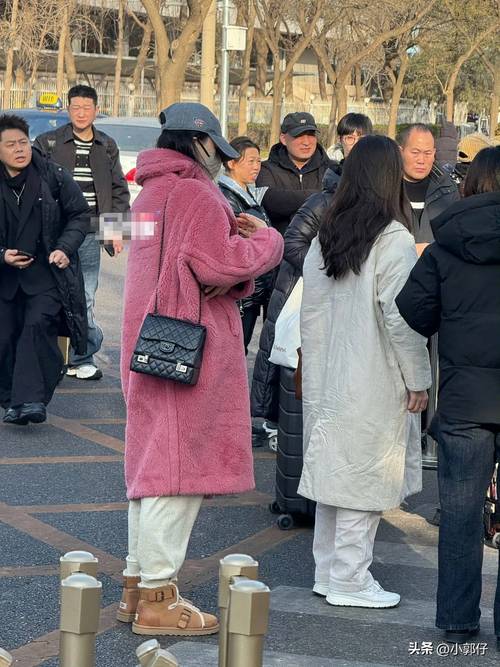 毛领粉色大衣怎么搭配好看