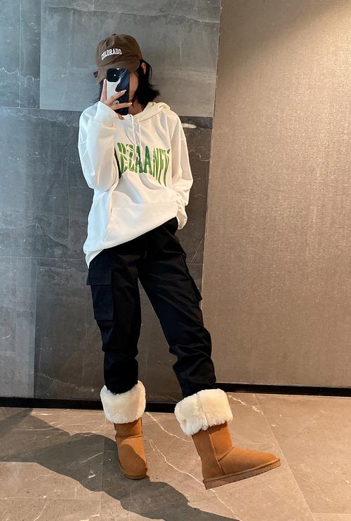 毛毛靴怎么搭配衣服图片