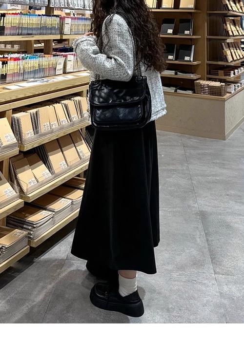 黑色呢子中长裙怎么搭配