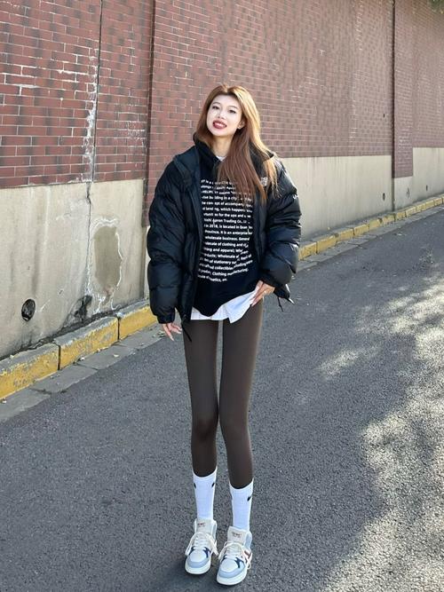 女生高帮鞋怎么搭配裤子好看