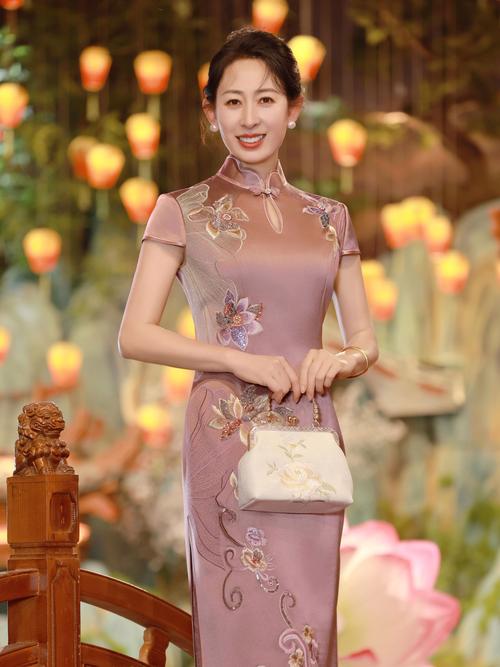 妈妈怎么穿衣搭配图片