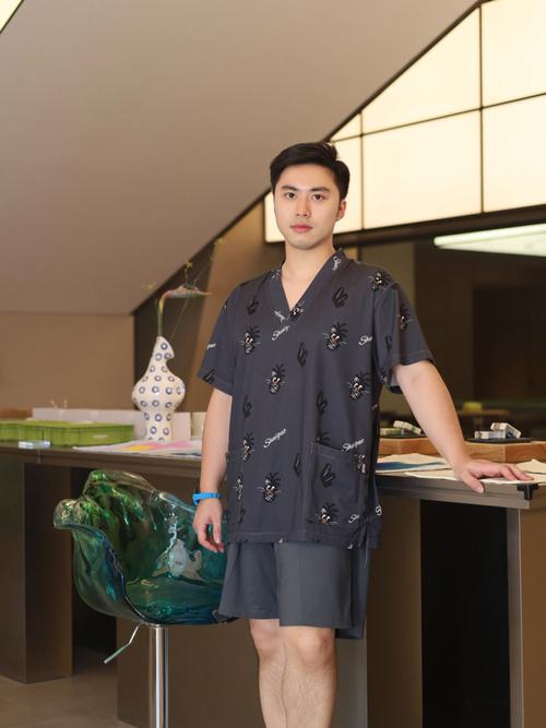男士泡温泉穿什么