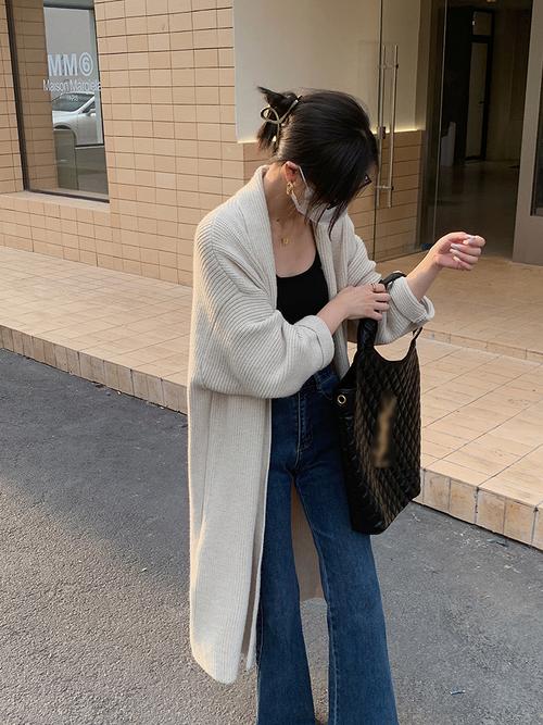 针织中长款套头外套怎么搭配什么裤子