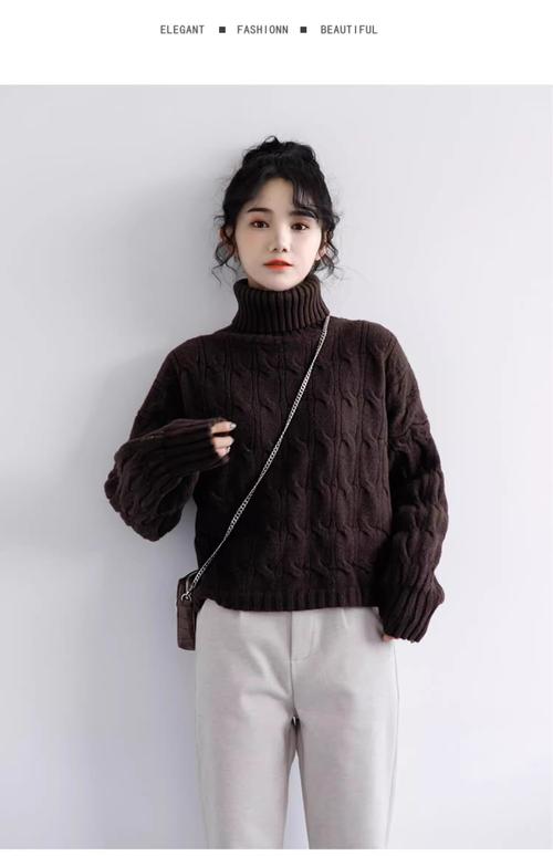 女士高领宽松短款毛衣怎么搭配