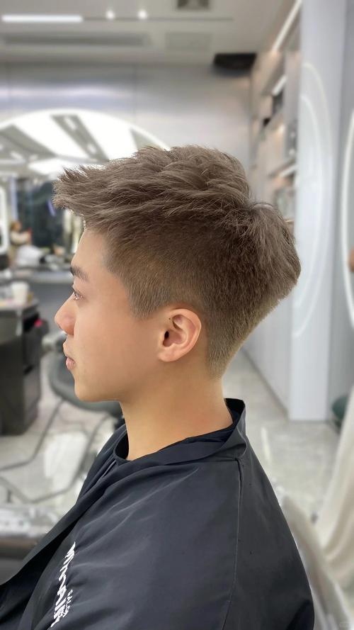 染什么颜色好看男