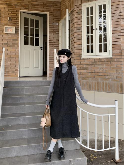 秋冬款背心裙怎么搭配