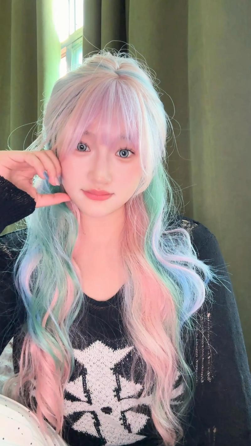 粉色头发配什么衣服