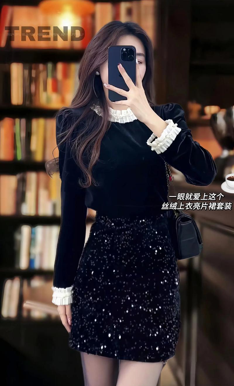 黑色蕾丝连衣裙 怎么搭配什么外套