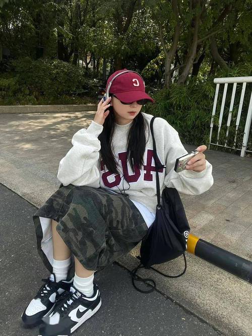 棒球帽怎么搭配冬季衣服图片