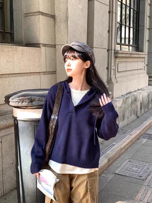 休闲宽松的毛衣怎么搭配