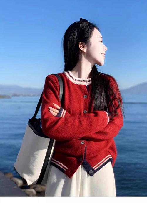 冬天宽松的毛衣可以怎么搭配