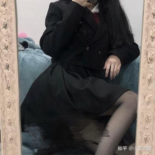 黑色长筒袜子怎么搭配图片