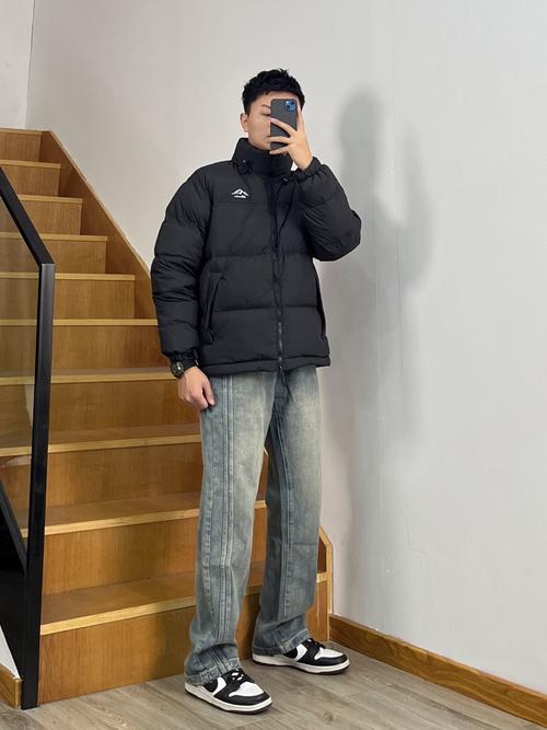 男款短款羽绒服怎么搭配图片