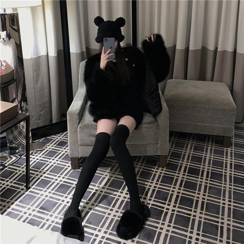 黑色长筒袜子怎么搭配