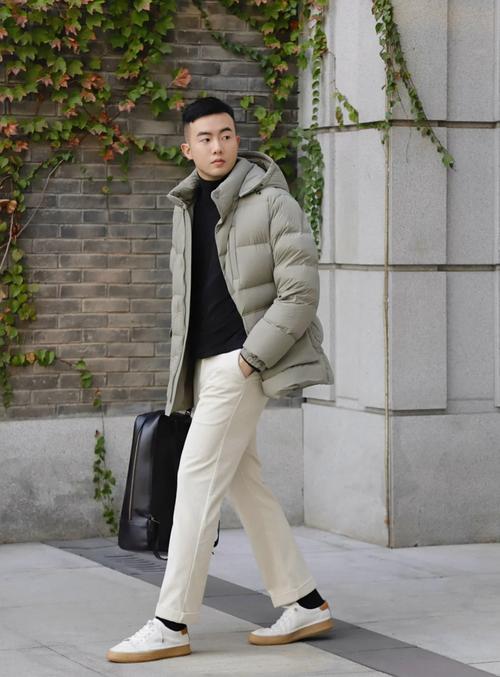 宽松短款男羽绒服怎么搭配