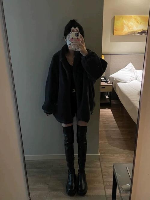 中款黑色皮草怎么搭配