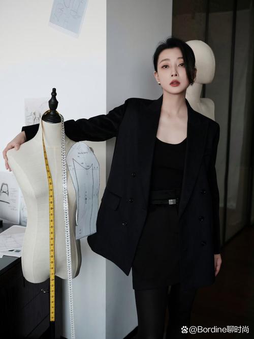 黑色可以搭配什么颜色