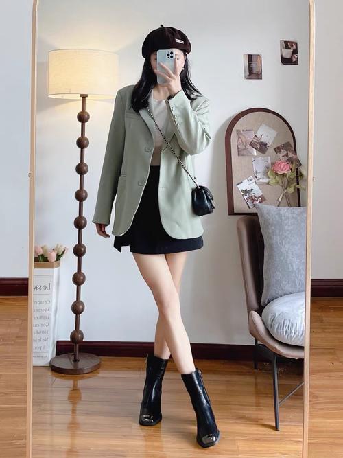 秋季高跟短靴怎么搭配衣服图片