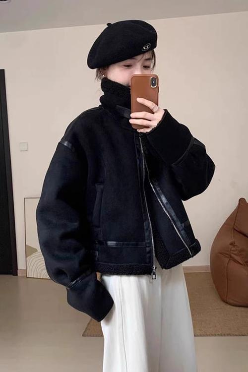 黑色鹿皮大衣怎么搭配