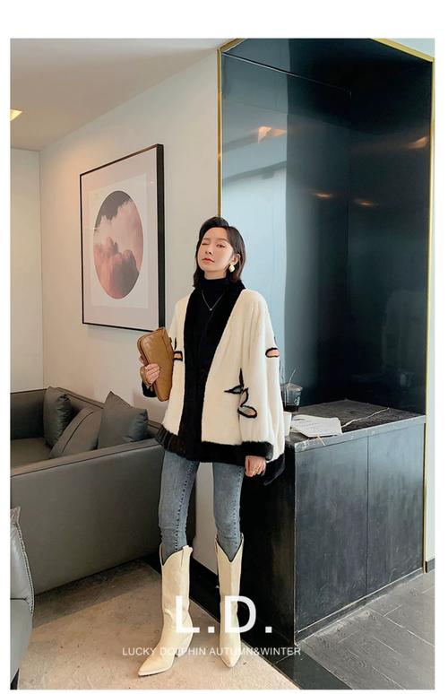 女式短款貂毛大衣怎么搭配什么裤子好看
