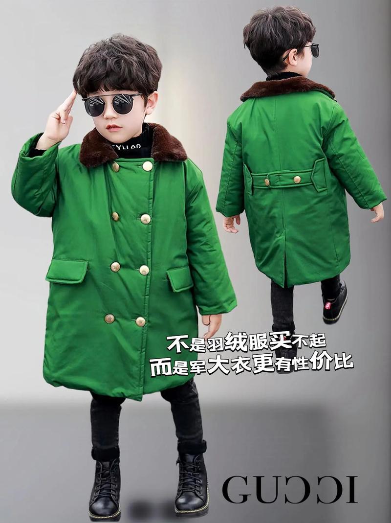 女款军绿色带帽大衣怎么搭配衣服