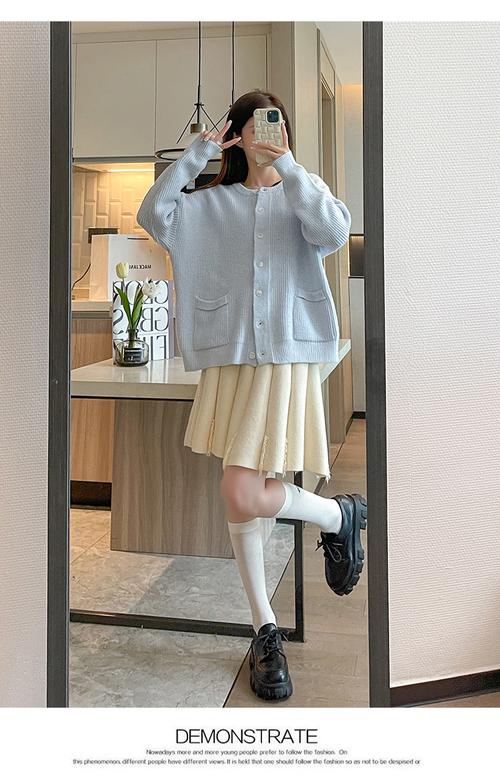 冬季怎么搭配百褶裙