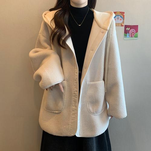 女士羊绒毛衣外套怎么搭配