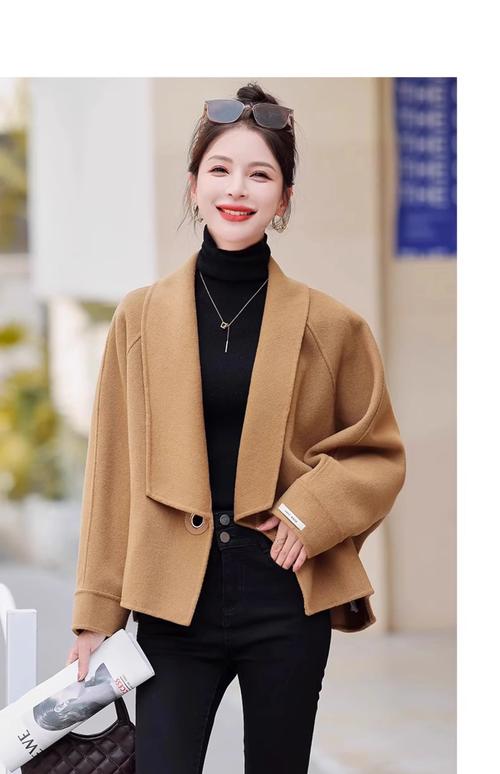 女短羊绒上衣外套怎么搭配