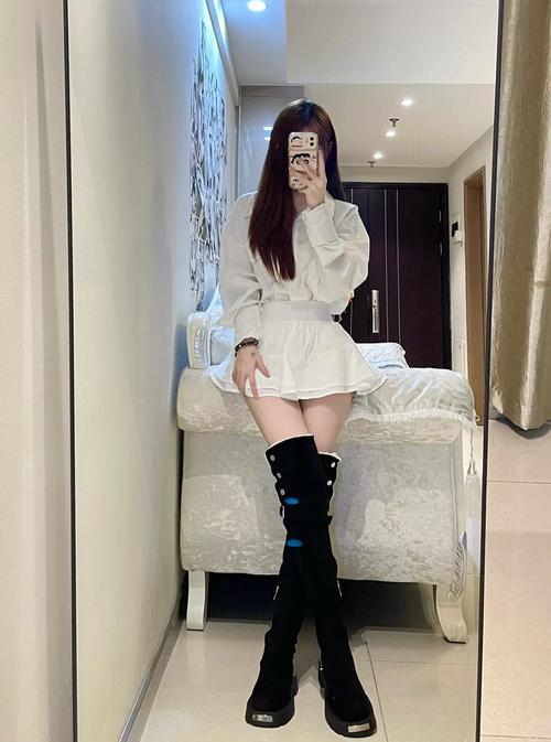 冬季长筒靴过膝怎么搭配