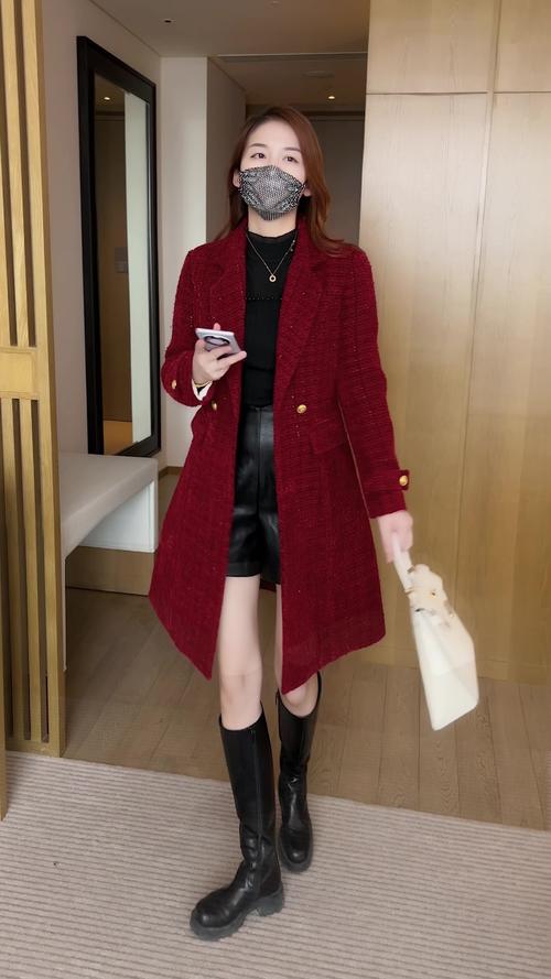 女士大衣毛领大衣怎么搭配