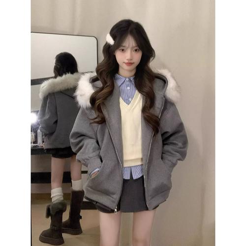 女士大衣毛领大衣怎么搭配
