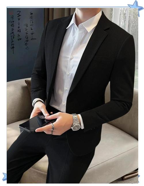 男士的黑色的小西装外套怎么搭配