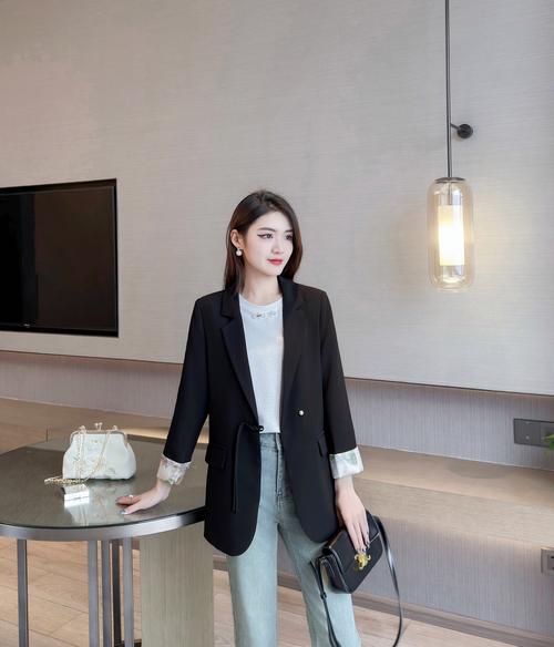 休闲西装外套怎么搭配女