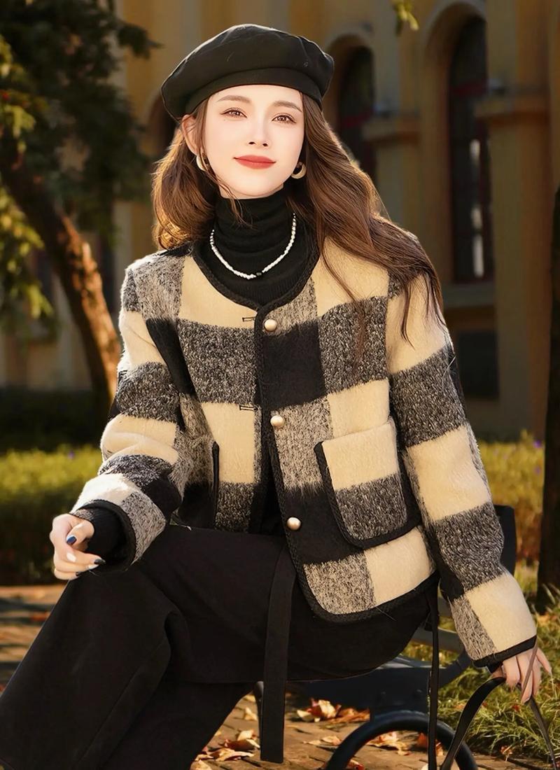 毛呢格子短上衣怎么搭配图片大全