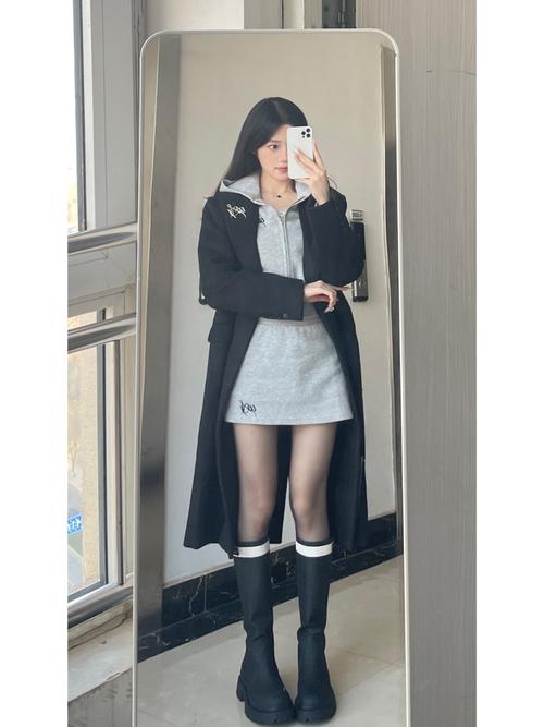 冬天穿长筒靴怎么搭配衣服
