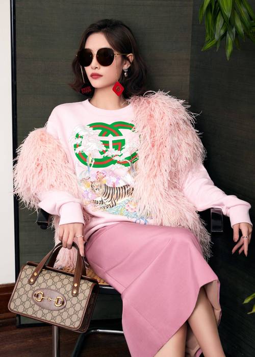 皮草包怎么搭配衣服图片欣赏