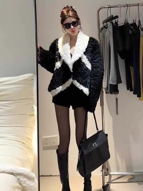 皮草包包怎么搭配衣服