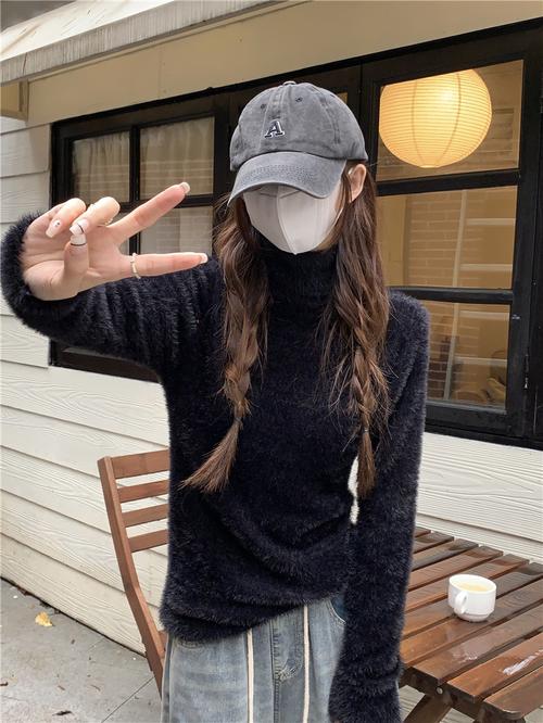 里面带白绒的衣服怎么搭配衣服好看