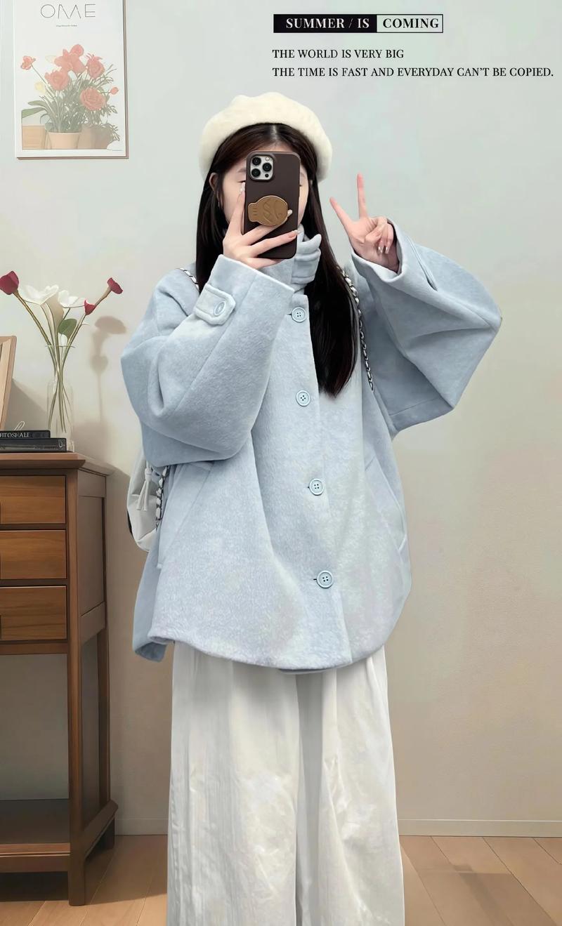 蓝毛呢外套怎么搭配