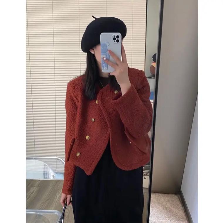 红色拼接外套怎么搭配